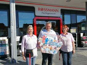 Spende an die Bürgerstiftung Wilhermsdorf vom Kinderholfswerk und Rossmann
