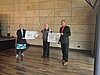 Scheckübergabe an den Seniorenrat bei der Veranstaltung „Ned mit mir!“